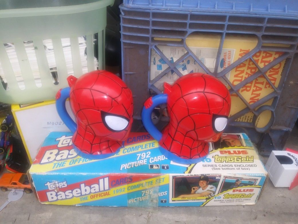 2 spiderman cups