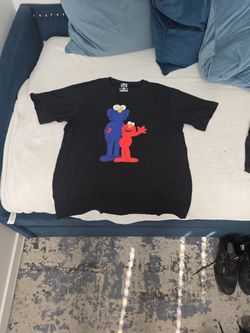 KAWS X SESAME STREET MENS (M)