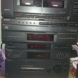 Sony Stereo System With Five Disc Charger N 5 Brand Stereo Graphic Equalizer L BT-D159sony