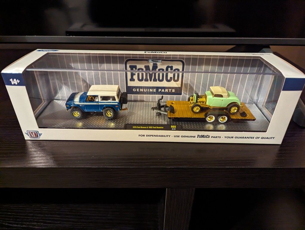 M2 Machines 1:64 FoMoCo 1976 Ford Bronco & 1932 Ford Roadster GOLD CHASE /750