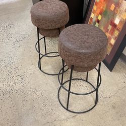 Countertop stools