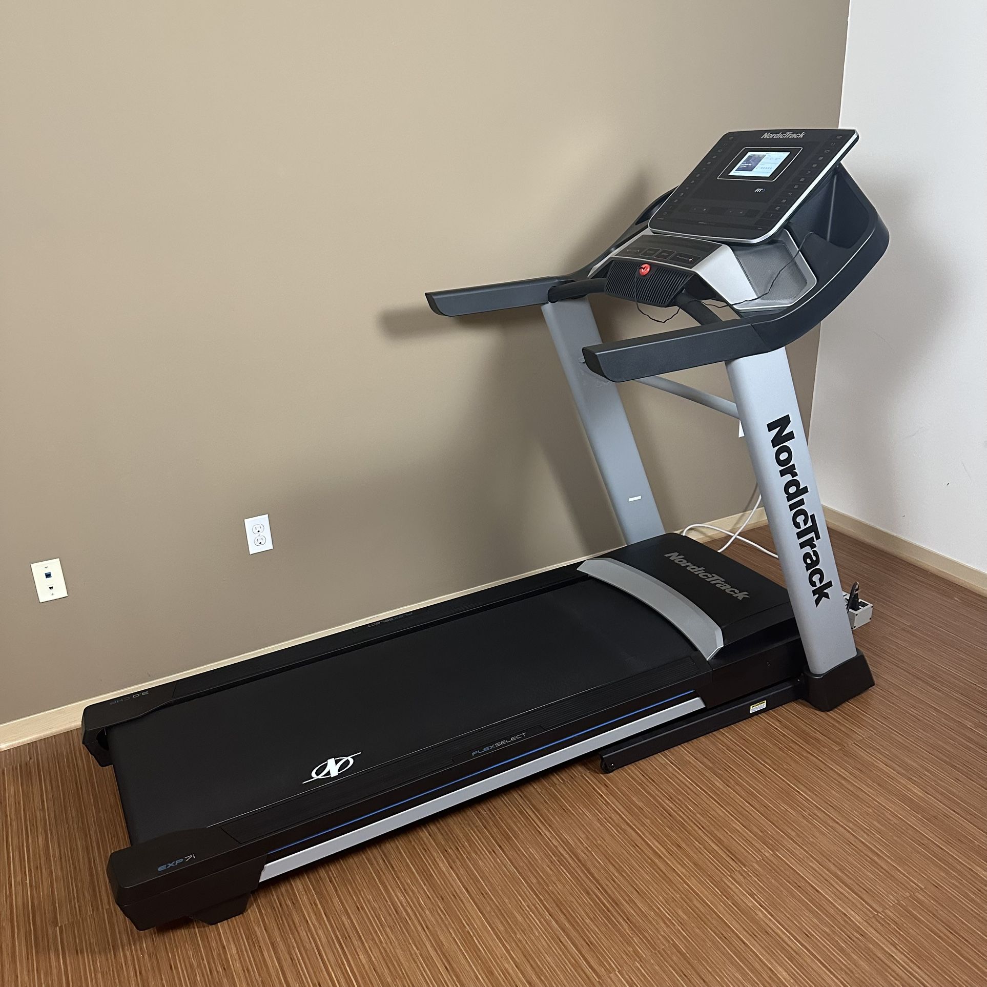 NordicTrack EXP 7i Folding Treadmill