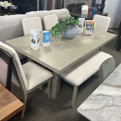 Beautiful Dining Set $1,299! ⭐️❤️📱