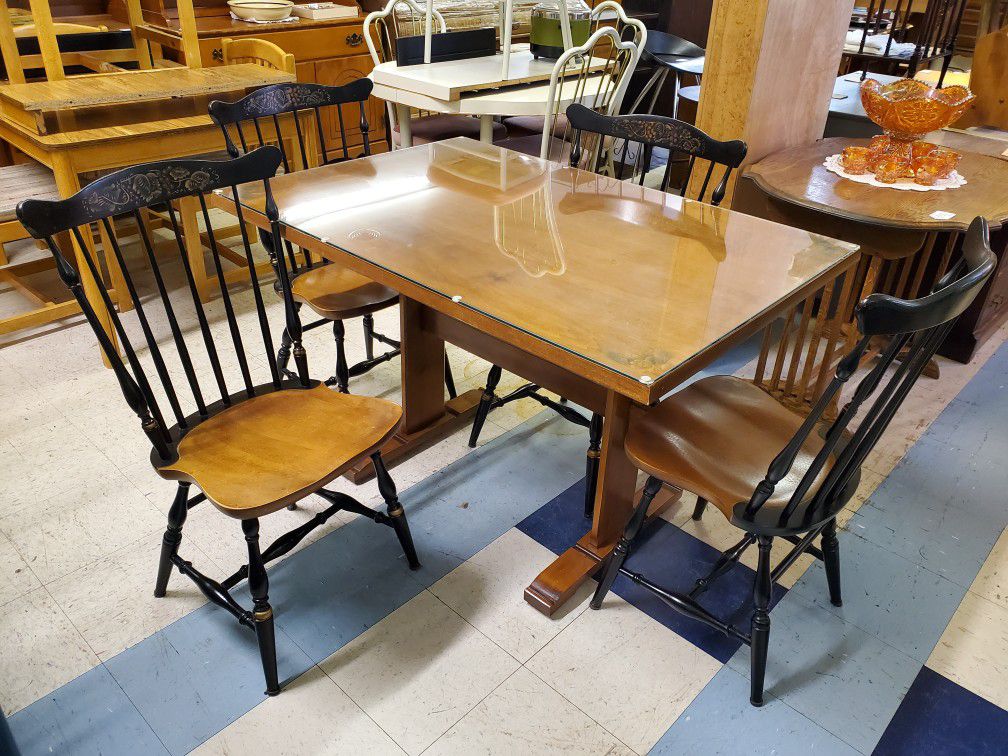 Vintage Hitchcock Kitchen Table With Four Chairs