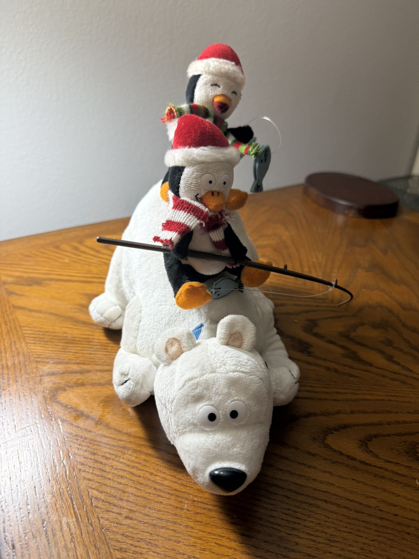 GEMMY CHRISTMAS ANIMATED SINGING PENGUINS FISHING ON POLAR BEAR PLUSH FIGURE