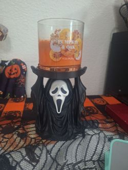 Scream candle holder