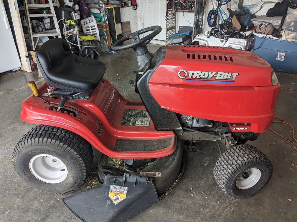 Troy Bilt 17.5 HP Briggs & Stratton 42"Riding Mower