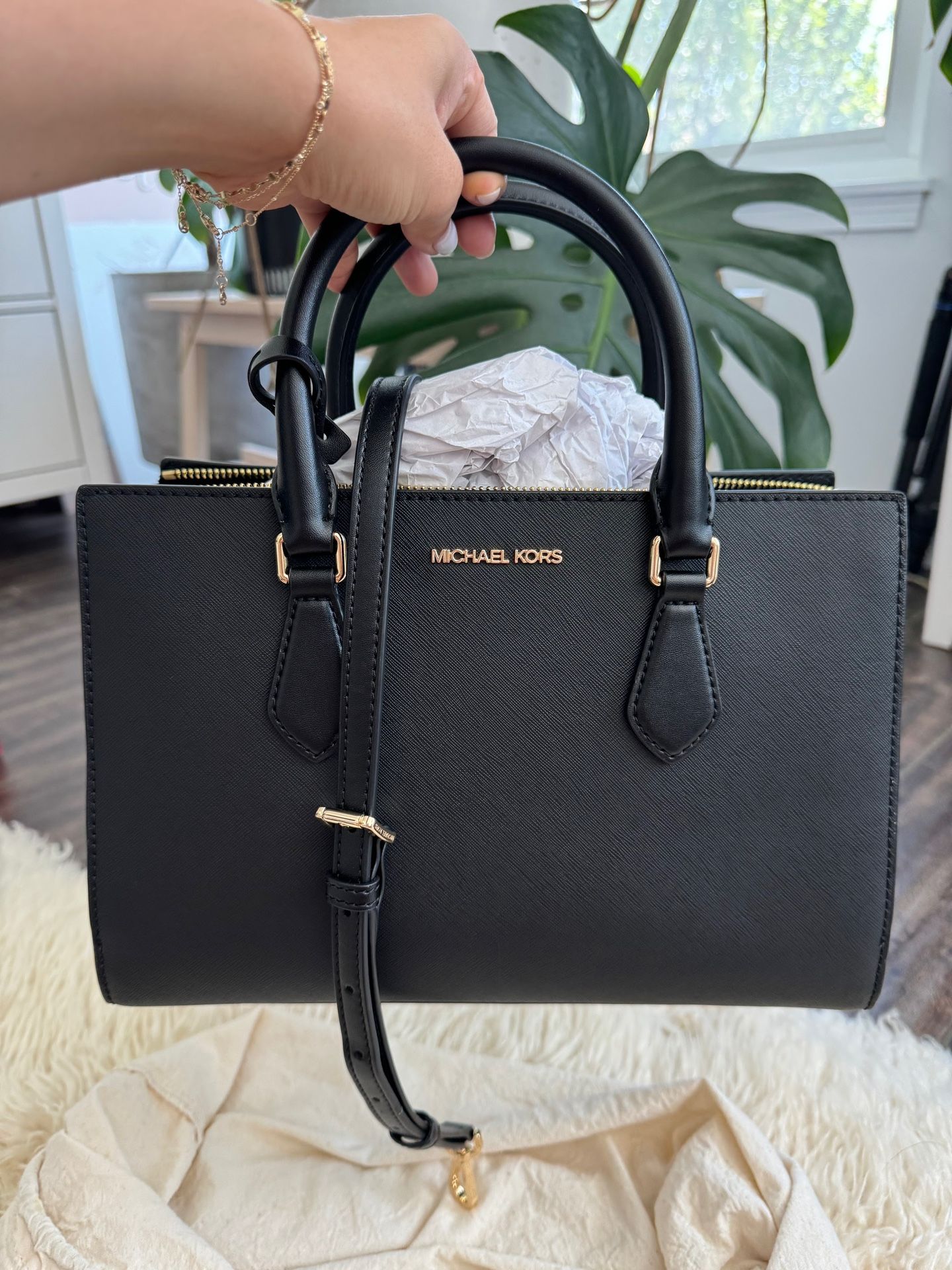 Michael Kors Handbag for Women Sheila Satchel Medium Black with