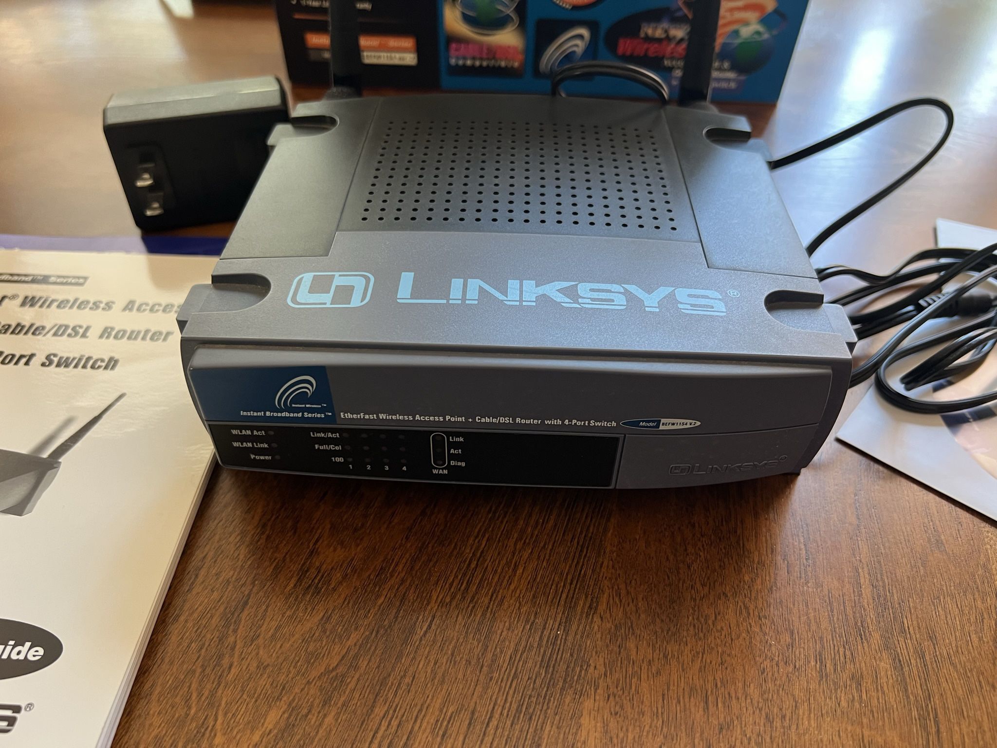 Linksys EtherFast Wireless AP + Cable / DSL Router BEFW11S4 Ver. 2 
