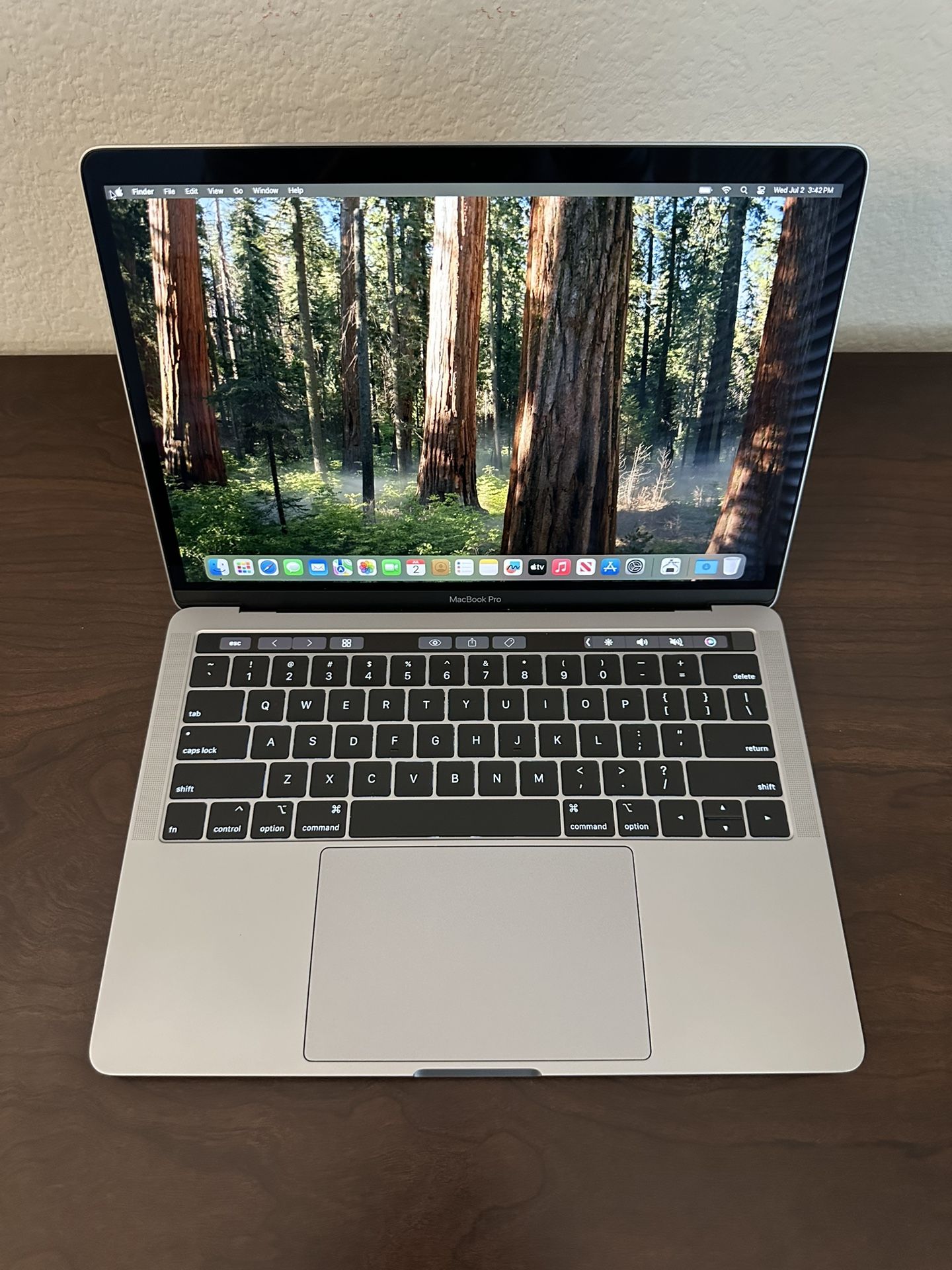 13” MacBook Pro 2.8GHz i7 16gb 512gb SSD Sequoia OS
