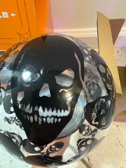Hyde & EEK! LED Rotating Skull Light Bulb - Brand New In Box $15
