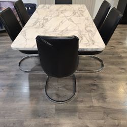 Kitchen Table & Chairs