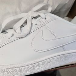 Nike Court Royale