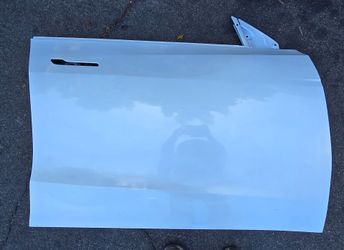 2020 2021 2022 2023 2024 TESLA Y RIGHT PASSENGER FRONT DOOR