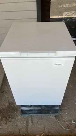 Holiday deep freezer good condition get very cold