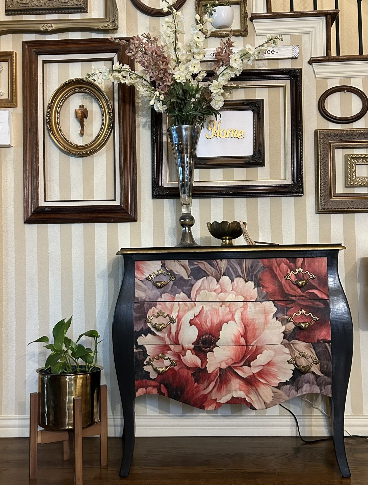 GORGEOUS ENTRY/ CONSOLE/ CHEST OF DRAWERS 