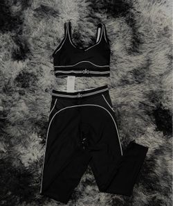 Women’s Alo Black Yoga Heart Throb Set