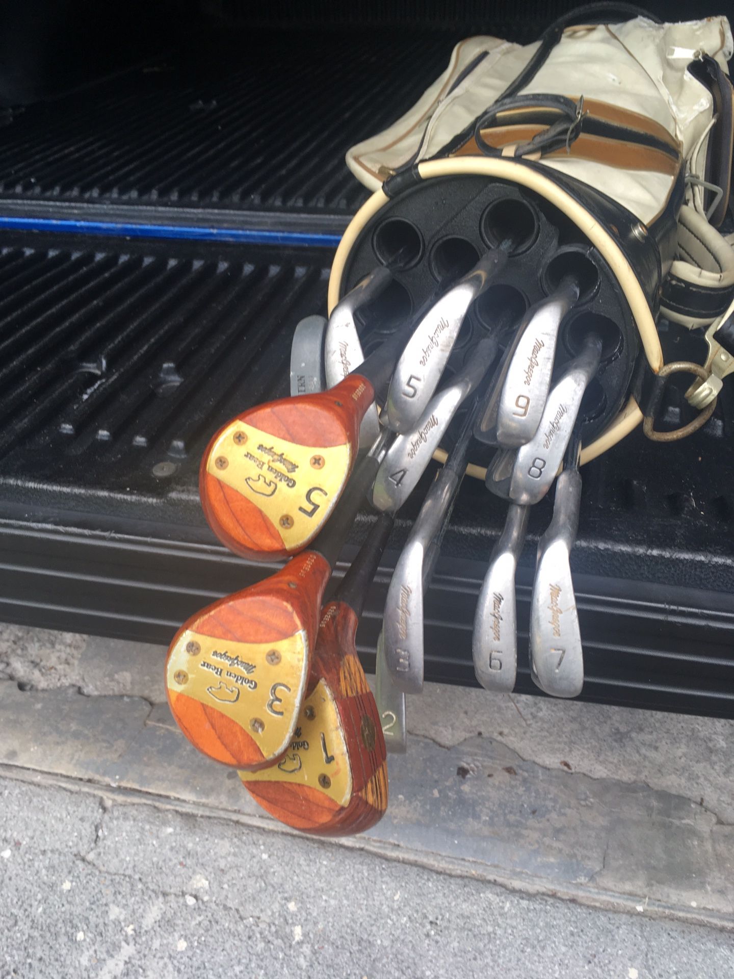 Vintage left handed Jack Nicklaus Golden Bear Golf Clubs