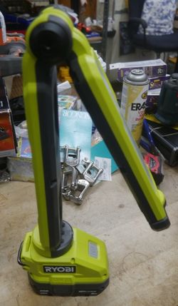 RYOBI FLASH LIGHT PCL6 WITH 2AH BATTERY F(contact info removed)3