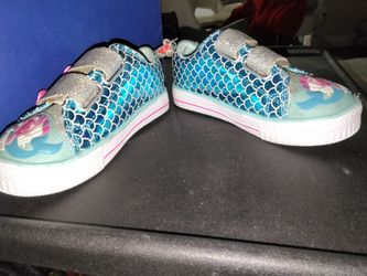 Skechers Kids' Twinkle Toes Shuffle Lite - Mermaid Parade sneakers featuring glitter straps and a mermaid graphic.