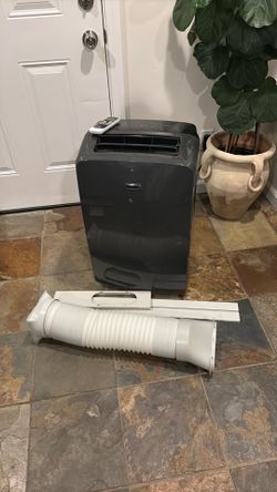 Air conditioner 200$firm cash only 12000btus  absolutely super cold ver clean will be plugged in when you arrive test all like