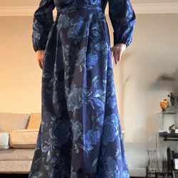 Amazing maxi dress with opened shoulders size M
