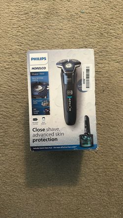 New Philips Norelco Shaver 7800, Rechargeable Wet & Dry Electric Shaver 