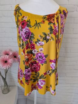 Diana Belle floral top size XL