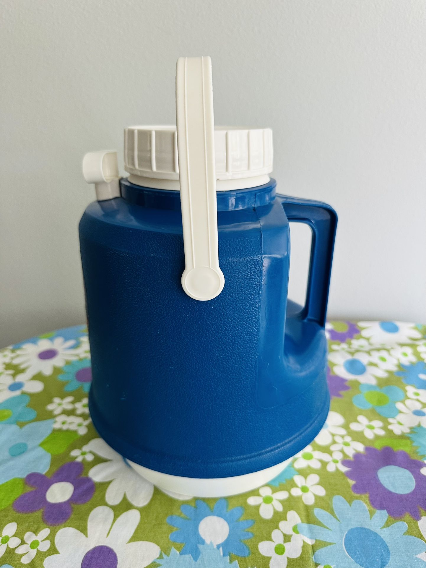 Vintage Blue Insulated picnic camping jug with handle and pour spout 5 ltr/ 1 1/3 gallon capacity.