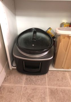 Slow cooker