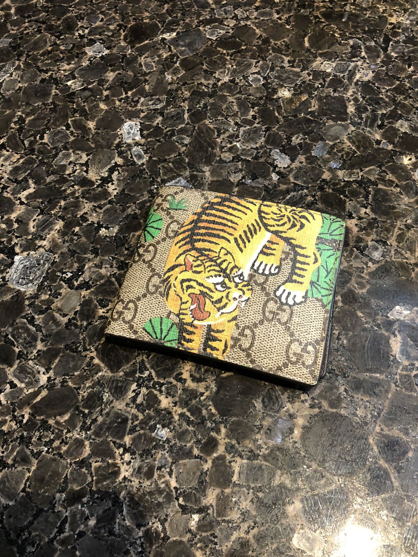 Basically new GUCCI wallet