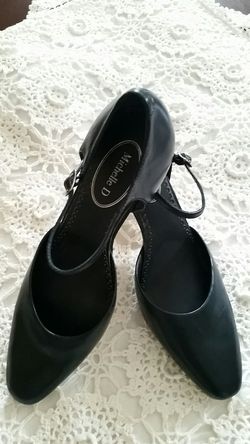 Michelle D SZ 7.5 Navy Leather Dress Heals - NEW W/O BOX