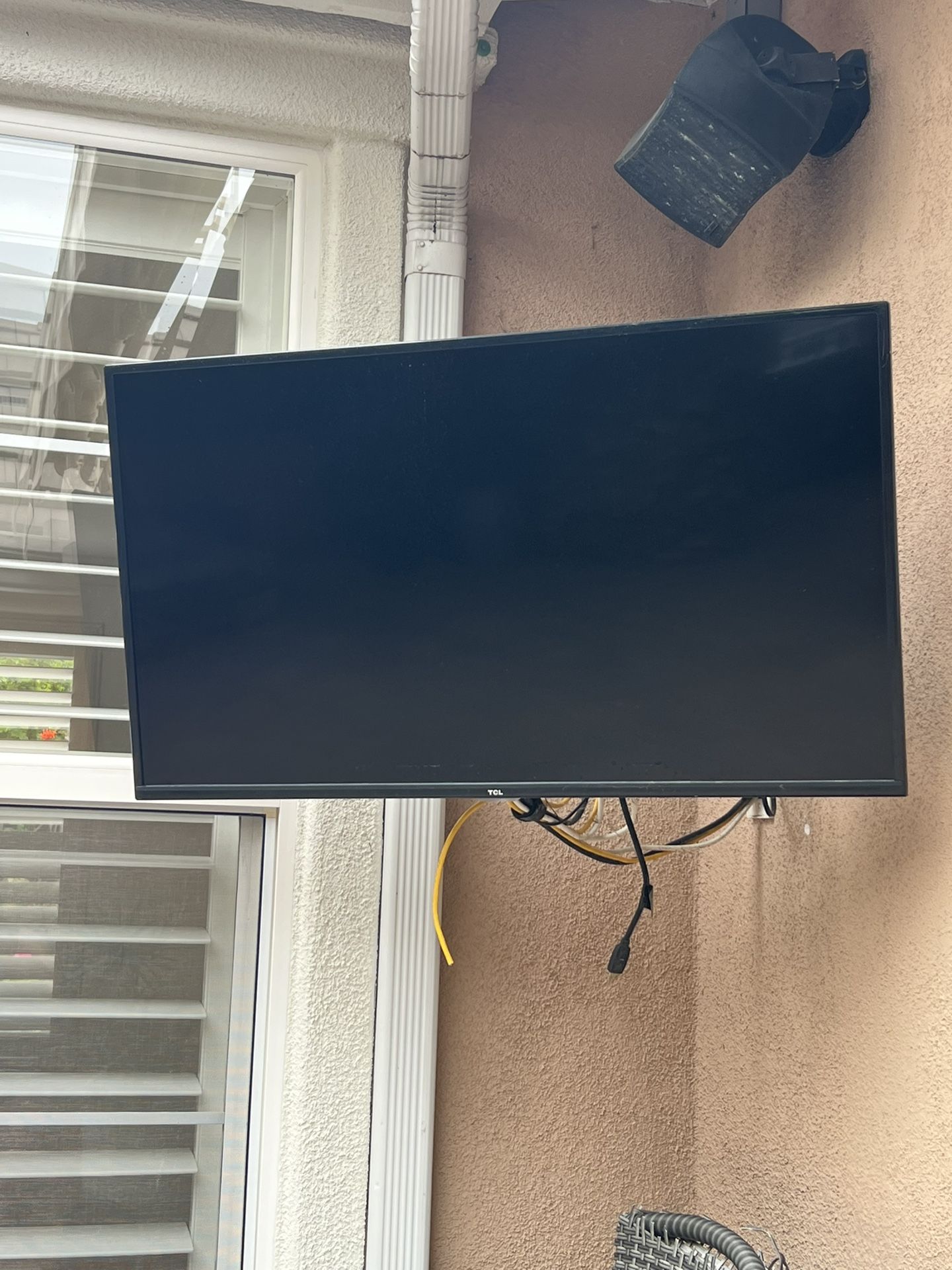 📺 TCL 35” TV + Swivel Wall Mount – $80