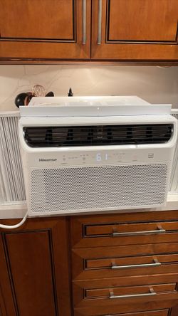 Air conditioner 115$cash only firm cold clean 19by 13in