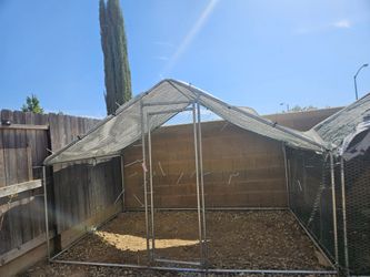 2 chicken coups/ rabbit kennel