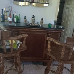 Lovely  Bar And 2 Barstools