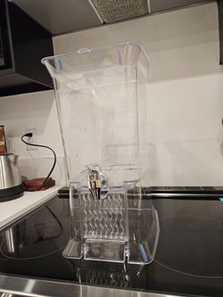 Clear Beverage Dispenser with Spigot