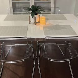 Dining Table With 4 Chrome Clear Chairs