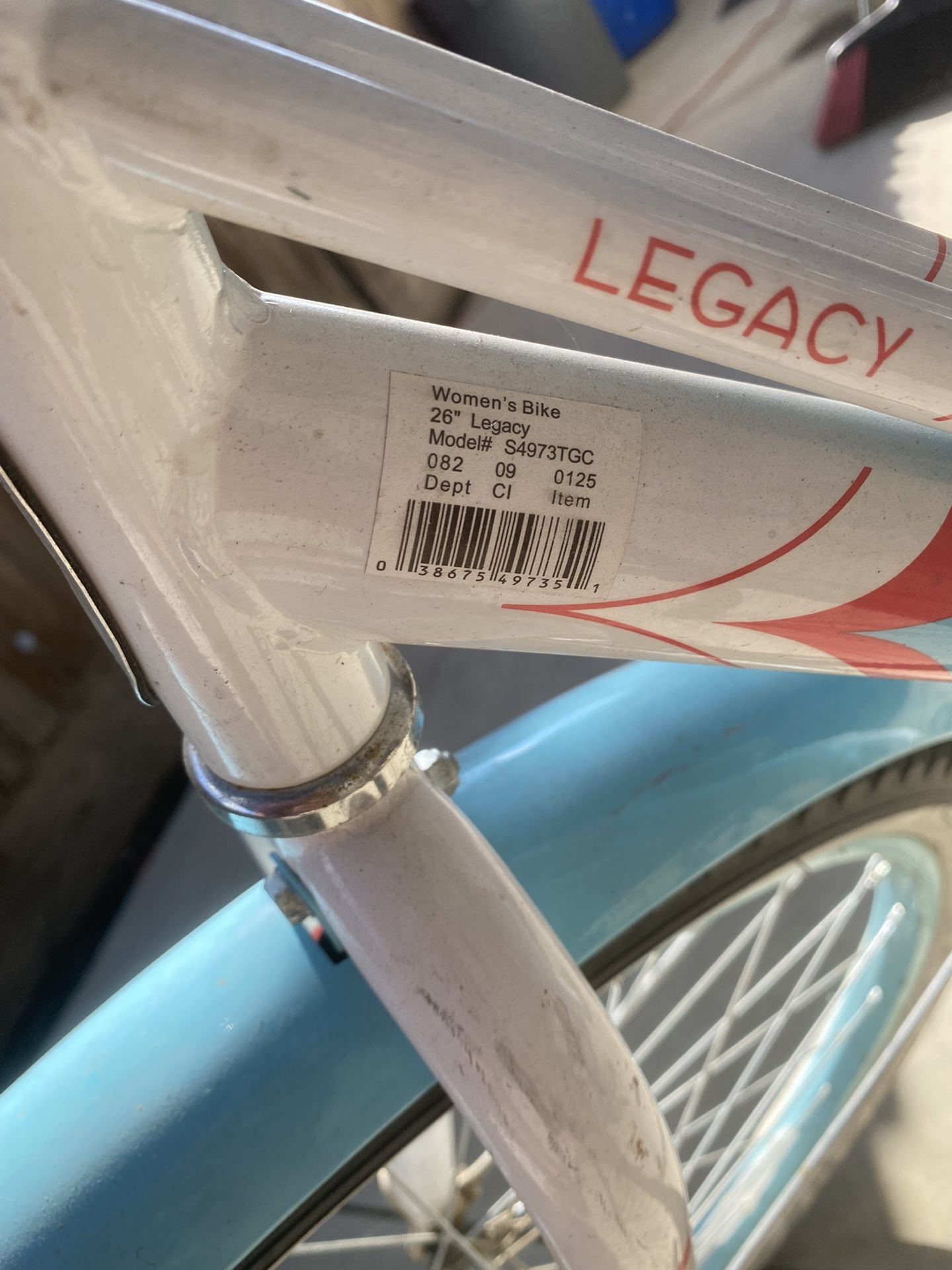 Woman’s Schwinn Beach cruiser