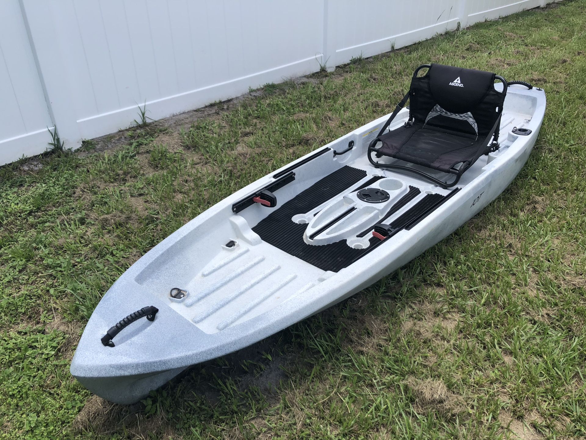 Ascend 10T StandUp Fishing Kayak for Sale in Orlando, FL OfferUp