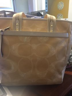 Large coach beige coach