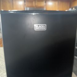 BLACK+DECKER 1.7 Cu. Ft. Compact Refrigerator, ENERGY STAR Certified, Single Doo