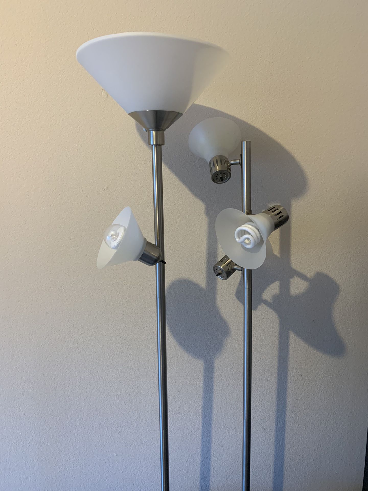 Basic floor lamps