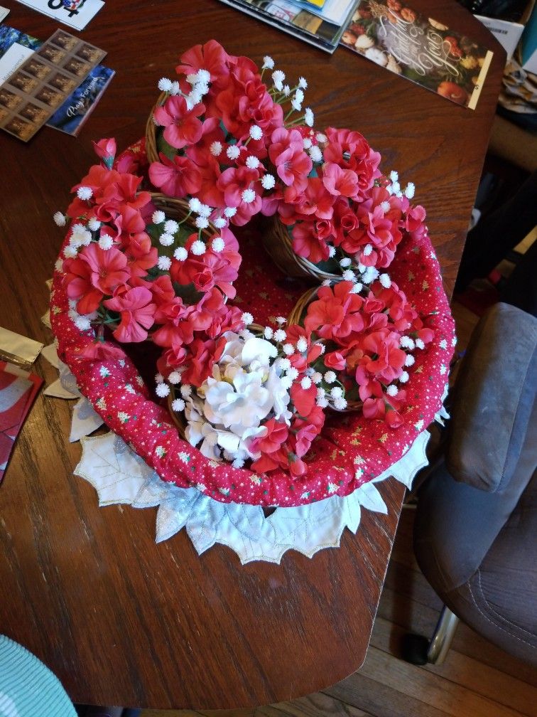 FLOWERS ARRANGEMENTS AND A BIG DECORATIVE BASKET