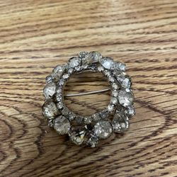 Vintage Weiss Rhinestone Wreath Brooch Signed