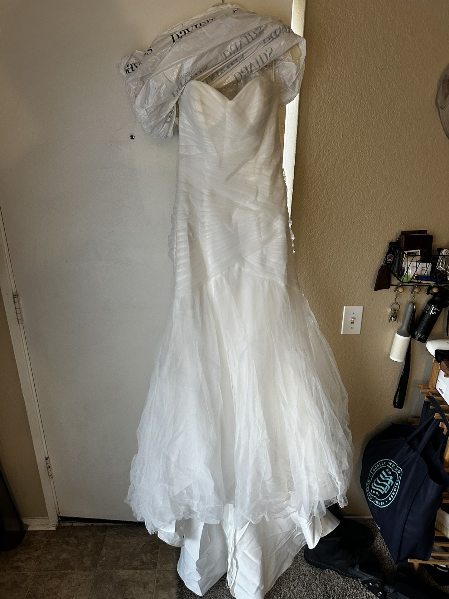 David’s Bridal Wedding Dress Size 4 Soft White