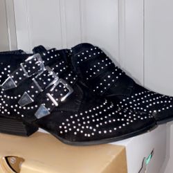 Black Boots 