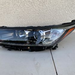 Toyota Highlander 2017 2018 2019 with DRL LED projector for driver and passenger, replacement headlights  Direct (left)