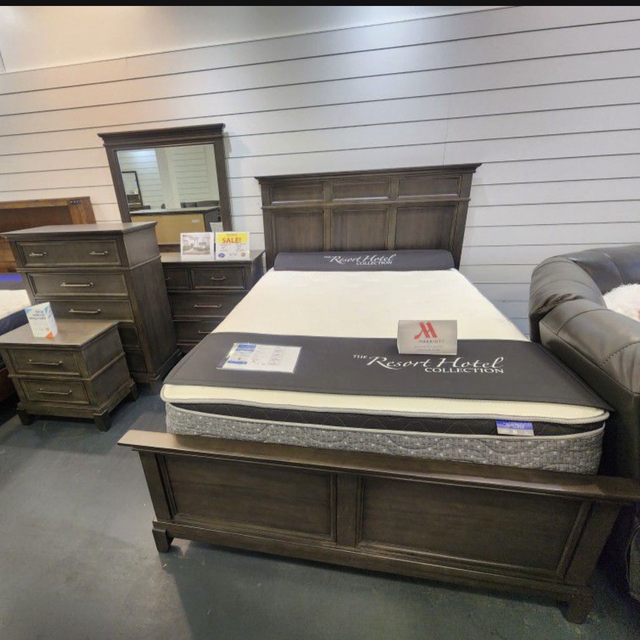 BEAUTIFUL NEW LINDEX QUEEN BEDROOM SET ON SALE ONLY $799. IN STOCK SAME DAY DELIVERY 🚚 EASY FINANCING 