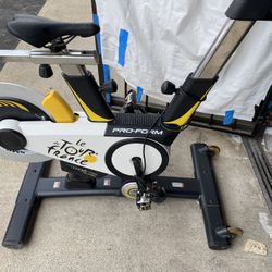 Le De Tour France Peloton Bike 